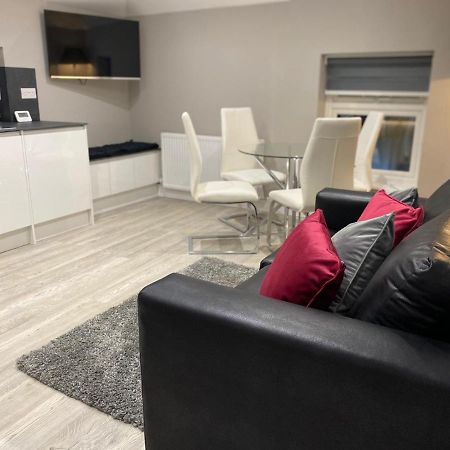 Amazing Central High Street Self Contained Apartments By Syl Watford  Bagian luar foto