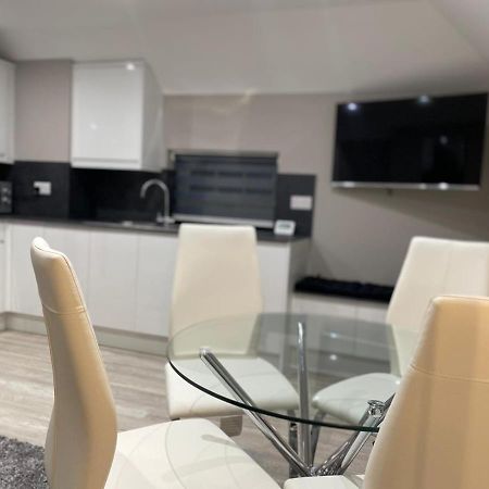 Amazing Central High Street Self Contained Apartments By Syl Watford  Bagian luar foto