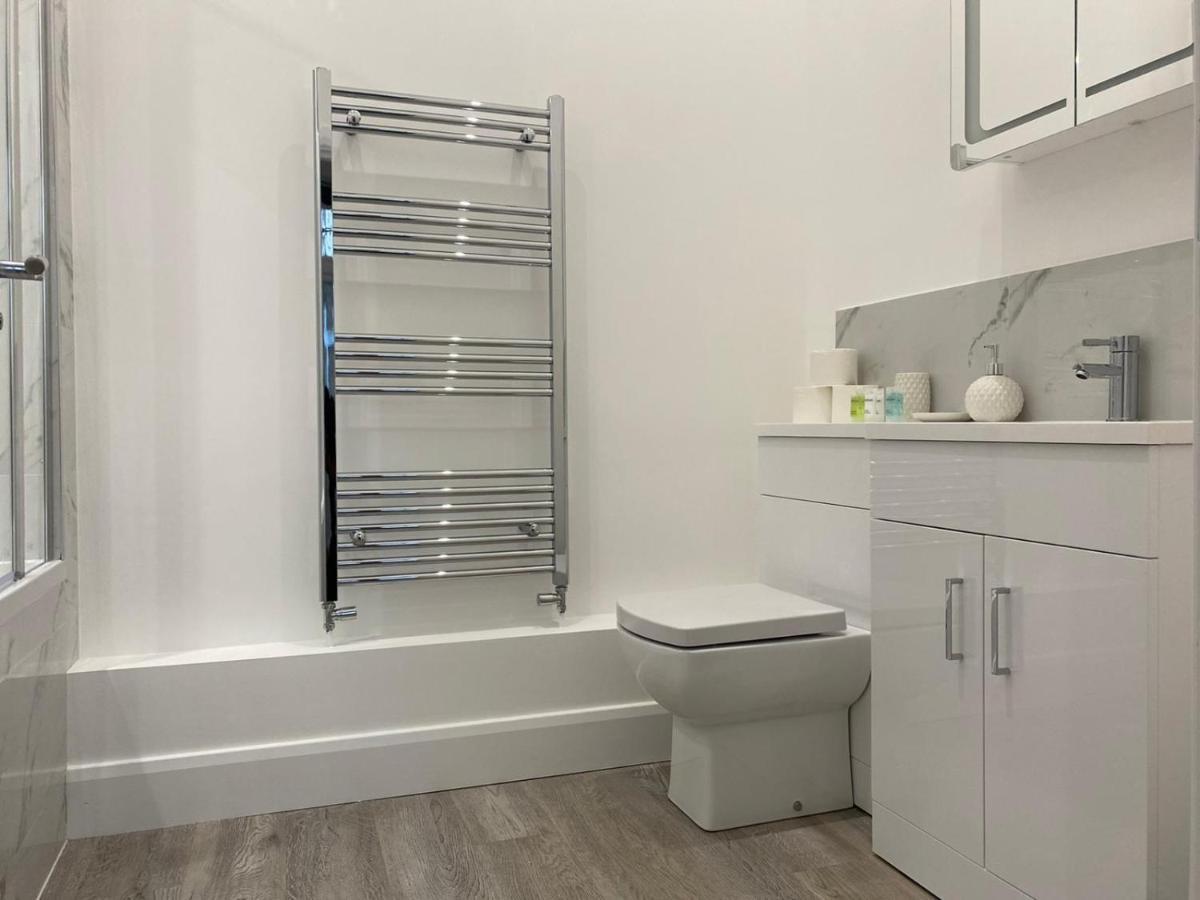 Amazing Central High Street Self Contained Apartments By Syl Watford  Bagian luar foto