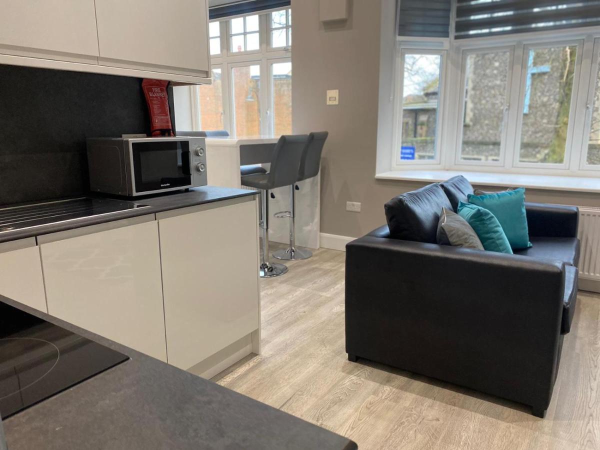 Amazing Central High Street Self Contained Apartments By Syl Watford  Bagian luar foto
