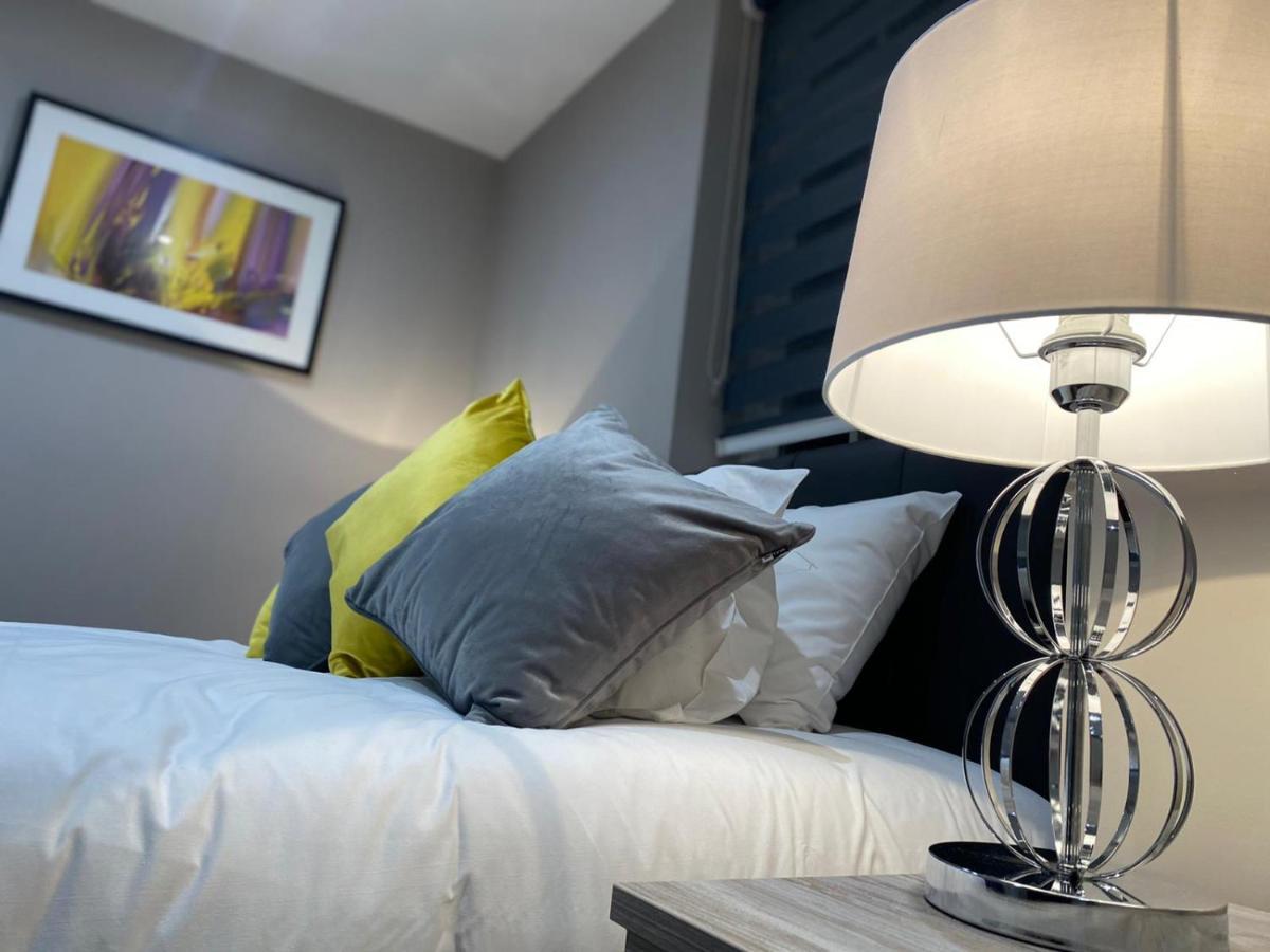 Amazing Central High Street Self Contained Apartments By Syl Watford  Bagian luar foto