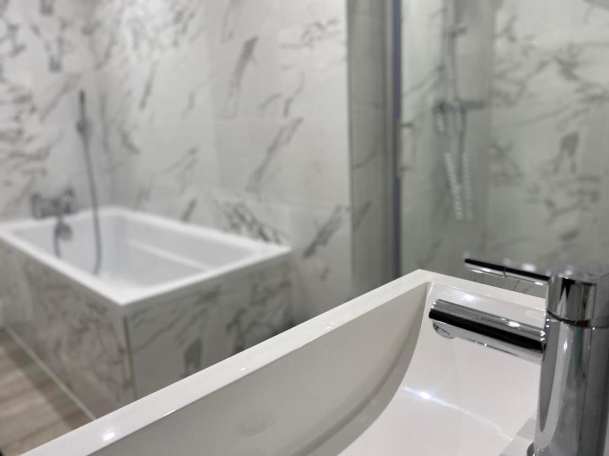Amazing Central High Street Self Contained Apartments By Syl Watford  Bagian luar foto