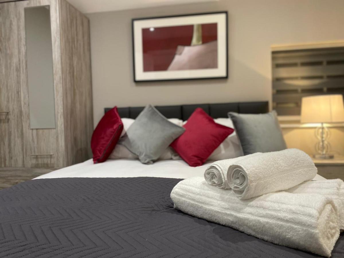 Amazing Central High Street Self Contained Apartments By Syl Watford  Bagian luar foto