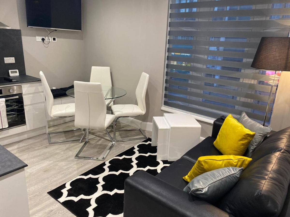 Amazing Central High Street Self Contained Apartments By Syl Watford  Bagian luar foto