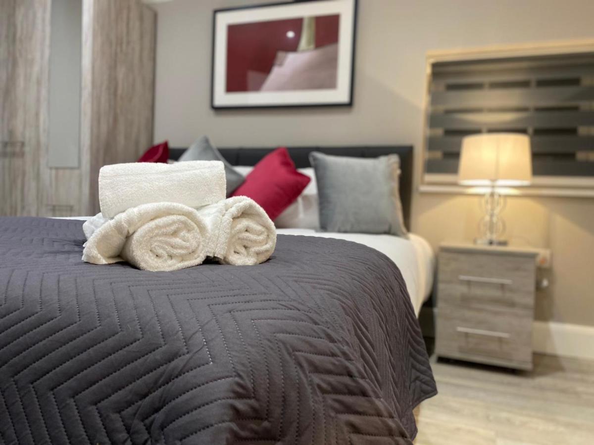 Amazing Central High Street Self Contained Apartments By Syl Watford  Bagian luar foto