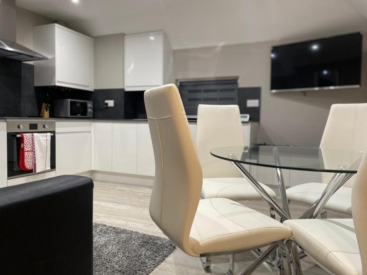 Amazing Central High Street Self Contained Apartments By Syl Watford  Bagian luar foto
