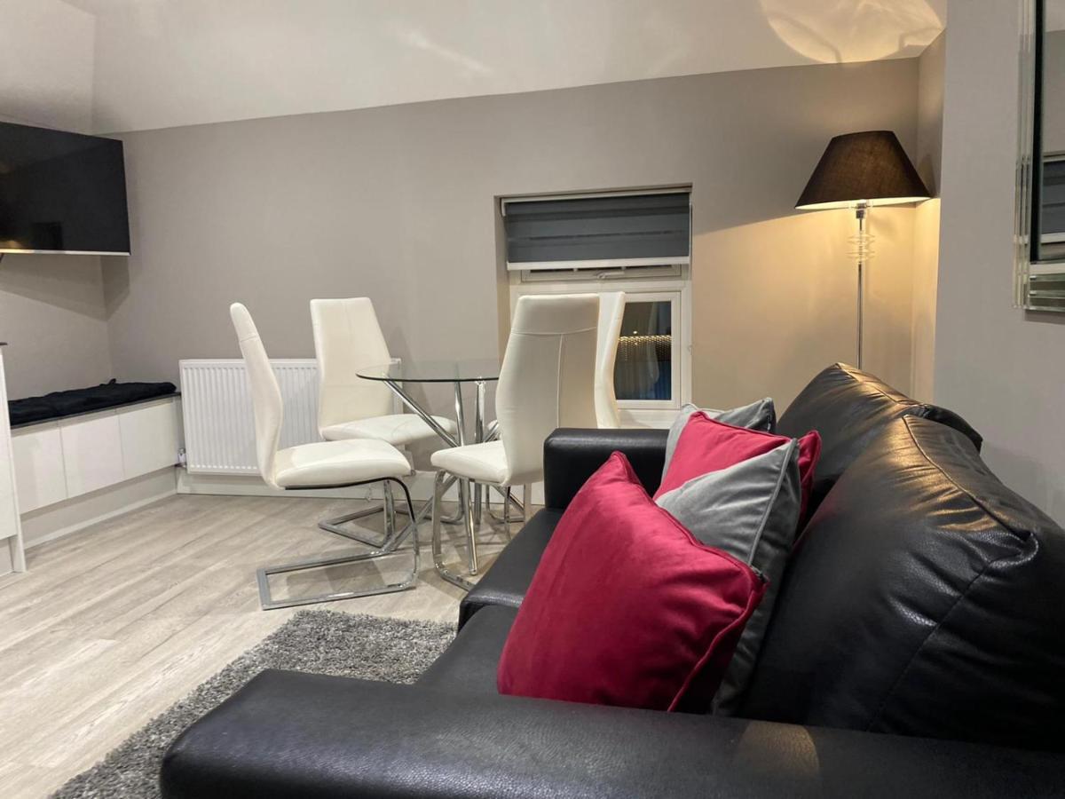 Amazing Central High Street Self Contained Apartments By Syl Watford  Bagian luar foto