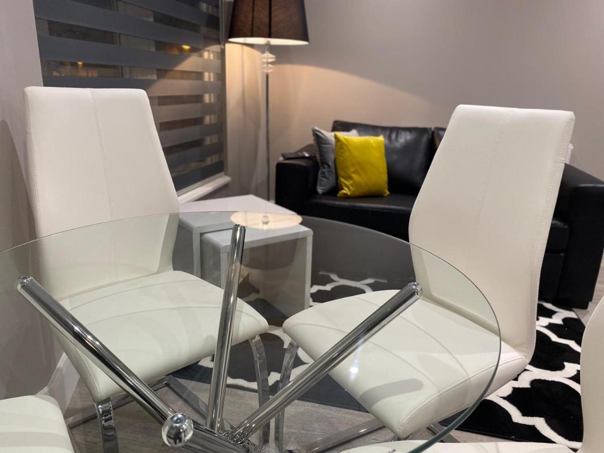 Amazing Central High Street Self Contained Apartments By Syl Watford  Bagian luar foto