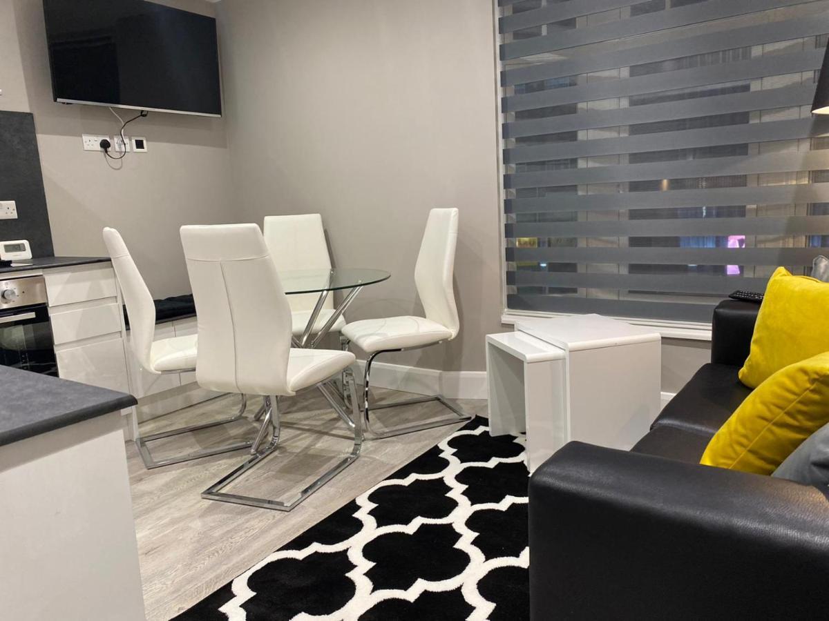 Amazing Central High Street Self Contained Apartments By Syl Watford  Bagian luar foto
