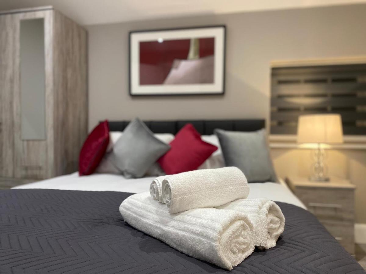 Amazing Central High Street Self Contained Apartments By Syl Watford  Bagian luar foto