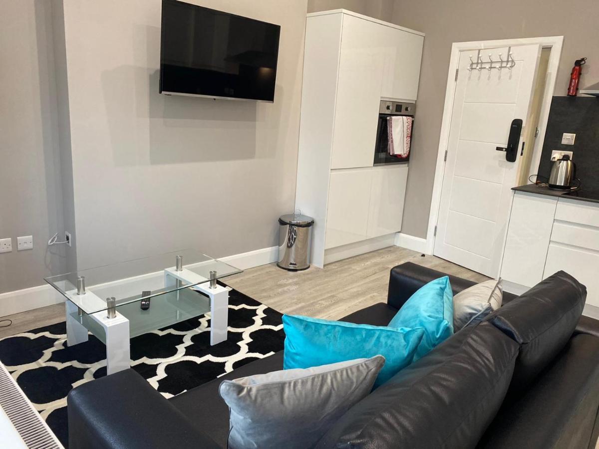 Amazing Central High Street Self Contained Apartments By Syl Watford  Bagian luar foto