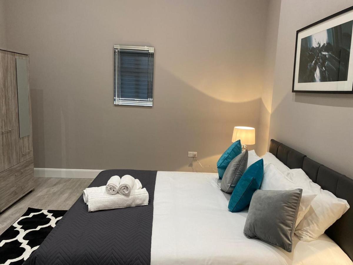 Amazing Central High Street Self Contained Apartments By Syl Watford  Bagian luar foto