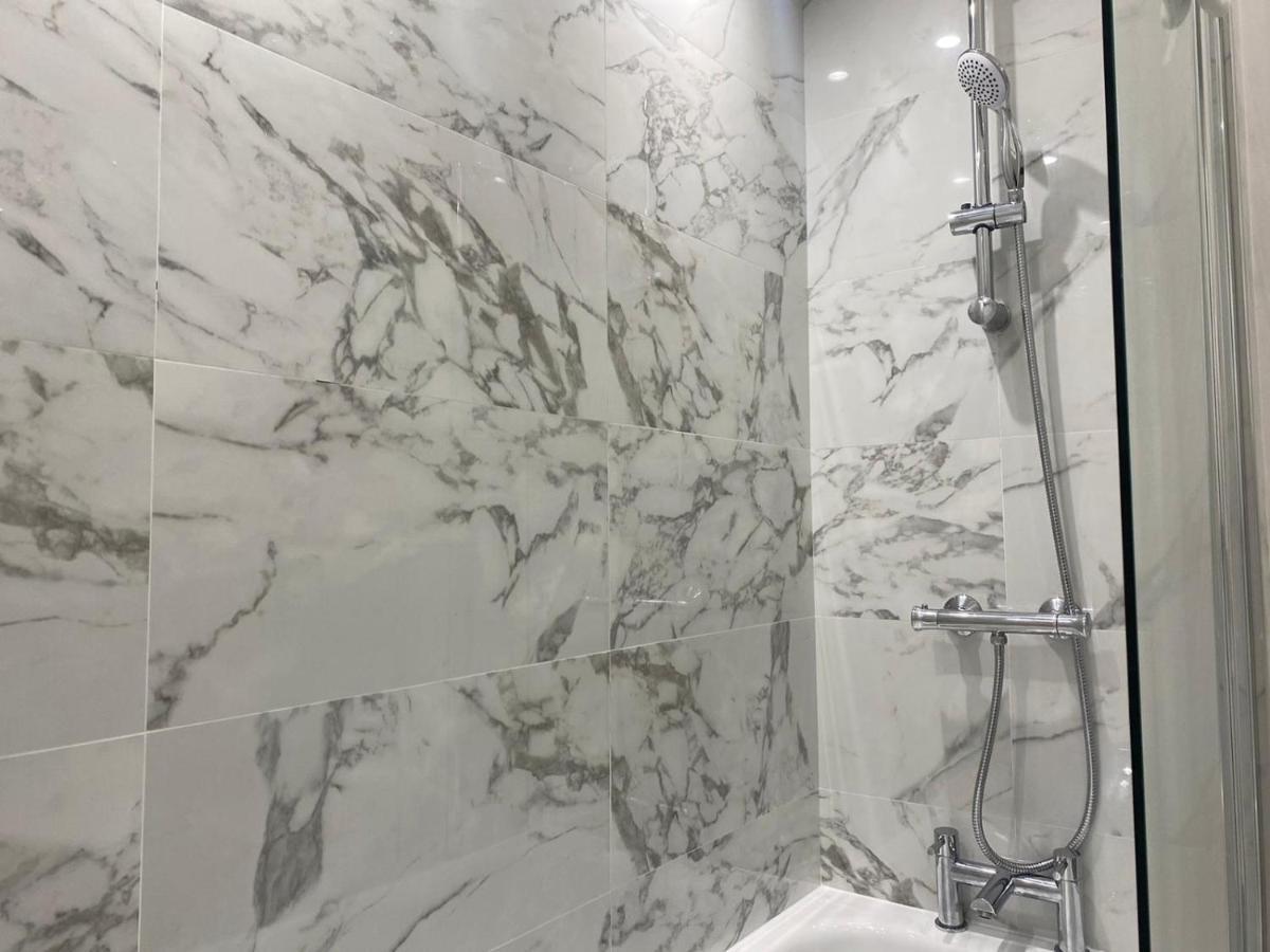 Amazing Central High Street Self Contained Apartments By Syl Watford  Bagian luar foto