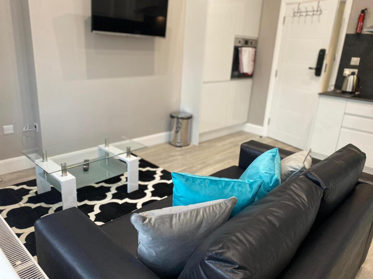 Amazing Central High Street Self Contained Apartments By Syl Watford  Bagian luar foto